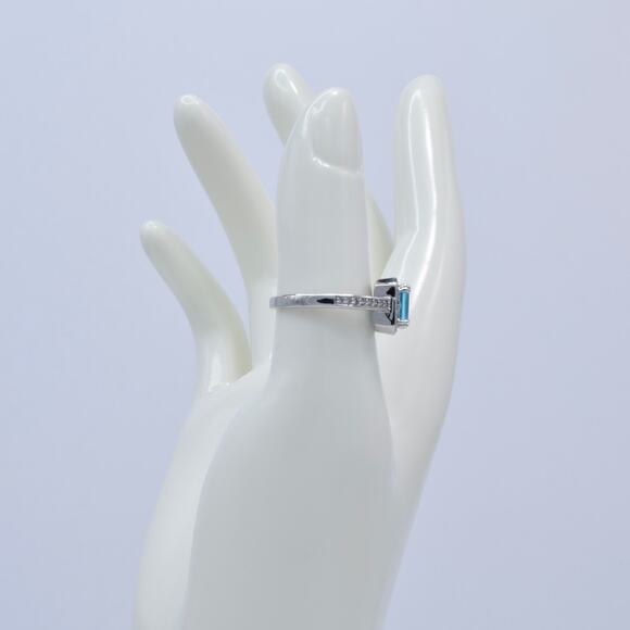 NWOT Fragrant Jewels Light Blue Rectangle Cut Halo Ring Size 7.75 US - Picture 4 of 5